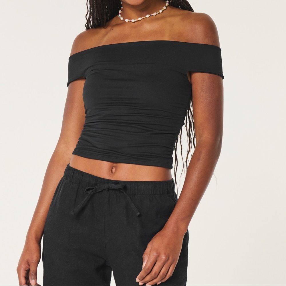 NWOT Hollister off the shoulder top Small